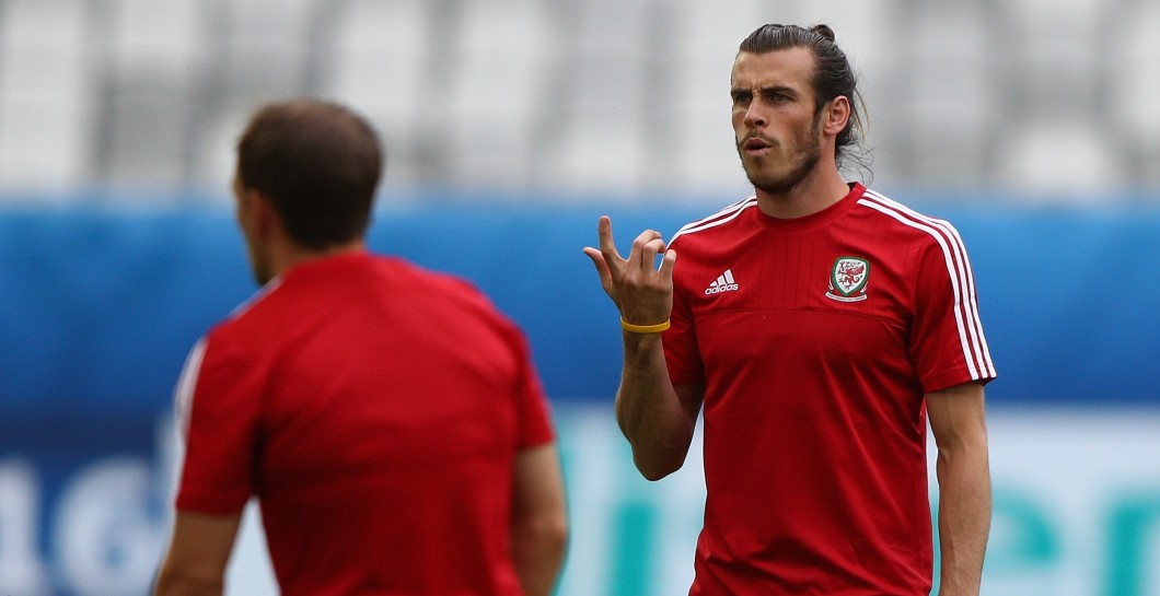 Gareth Bale durante un entrenamiento con Gales