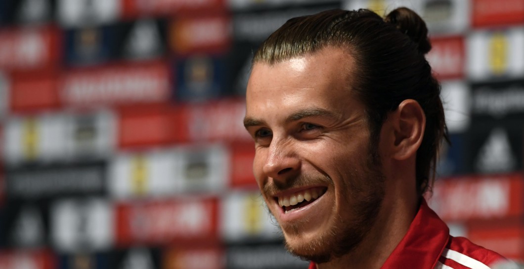 Gareth Bale en sala de prensa con Gales