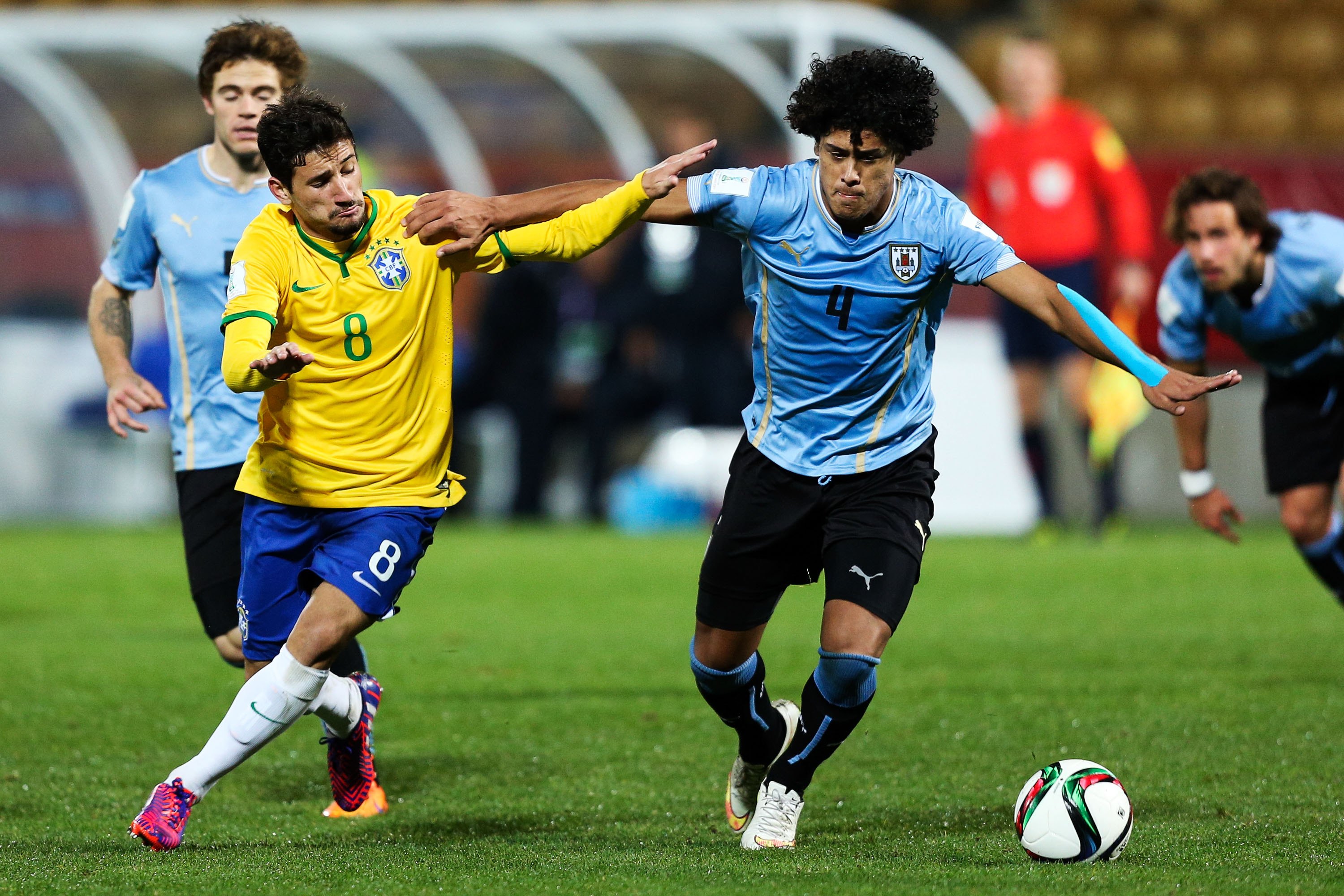 Lemos en un partido con Uruguay en el Mundial Sub-20