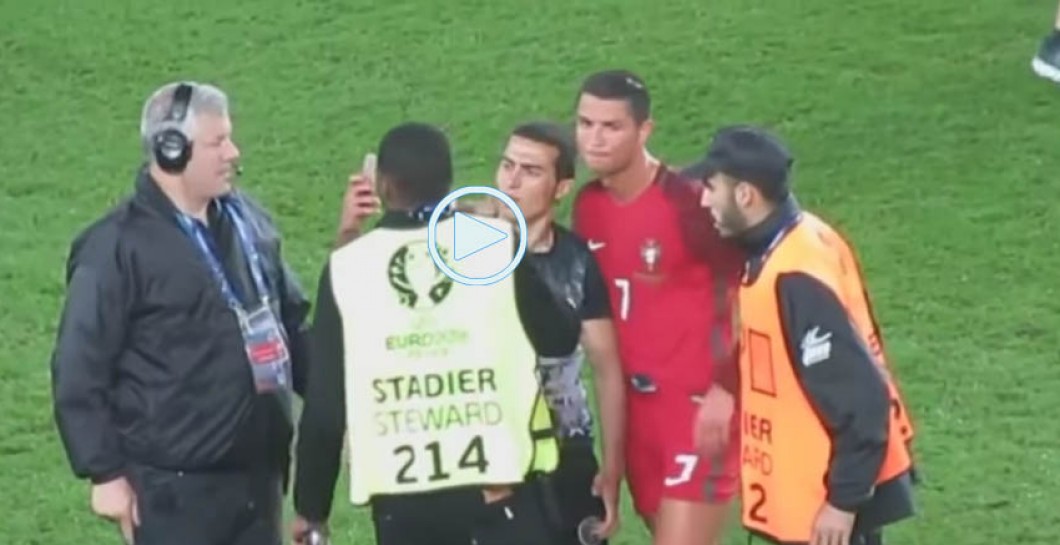 Cristiano se dejó fotografiar por un aficionado tras el partido ante Austria