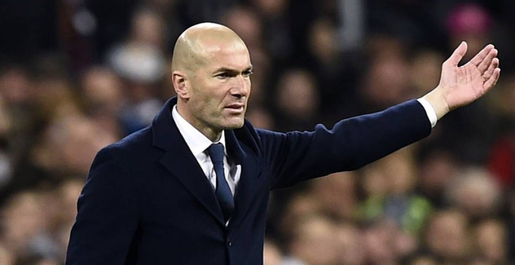 Zidane dando indicaciones