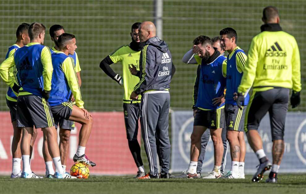 Zidane, en un entrenamiento del Real Madrid