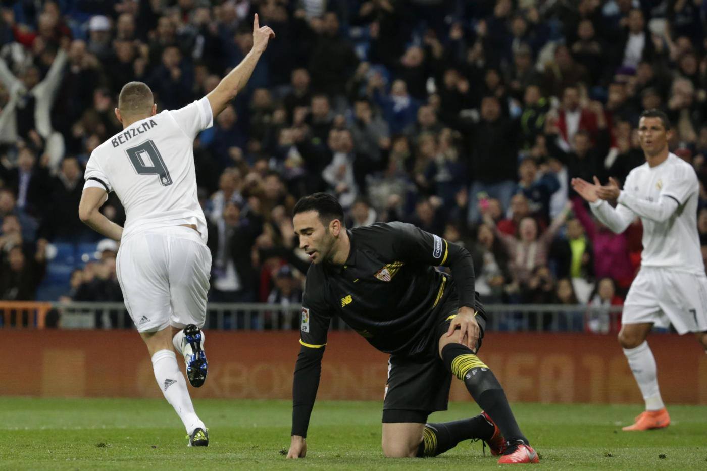 Benzema celebra gol Sevilla