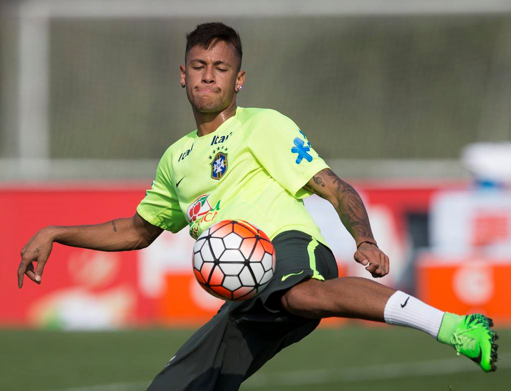 Neymar, en un entrenamiento con la selección de Brasil