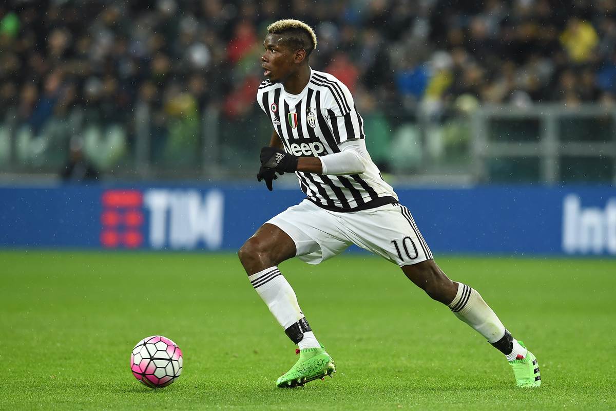 Pogba conduce el balón partido Juventus