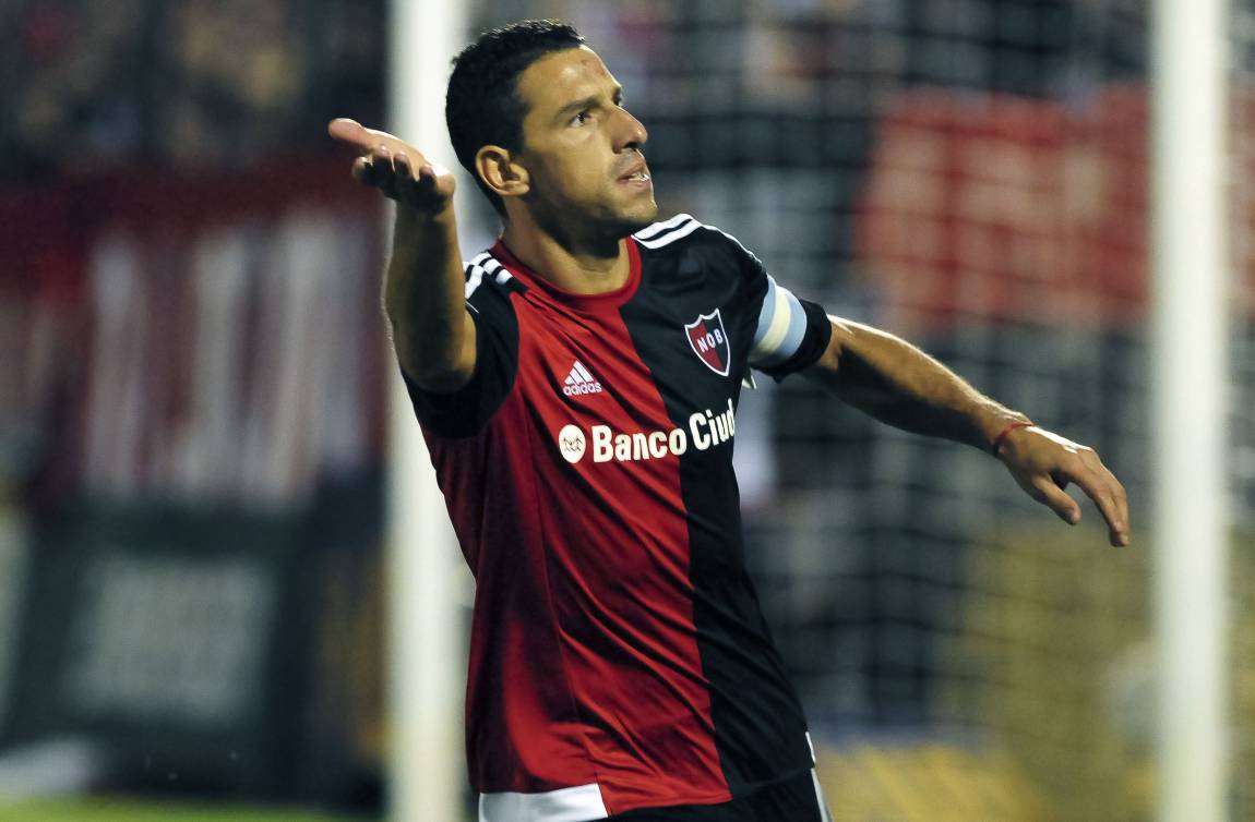 Maxi Rodríguez celebra un gol
