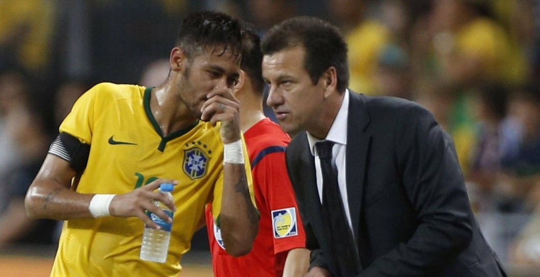 Neymar habla con Dunga