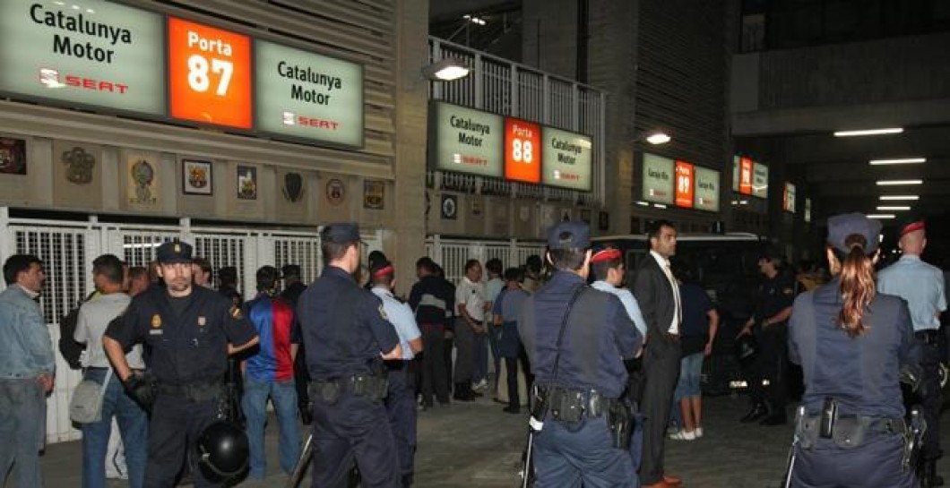 Policías, Camp Nou