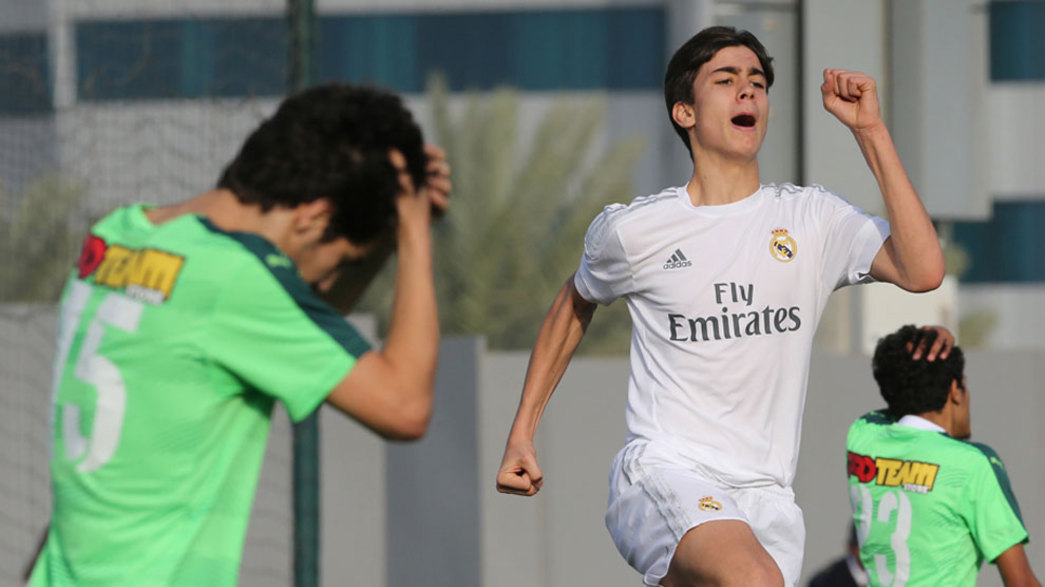 Pedro Ruiz celebra un gol con el Real Madrid