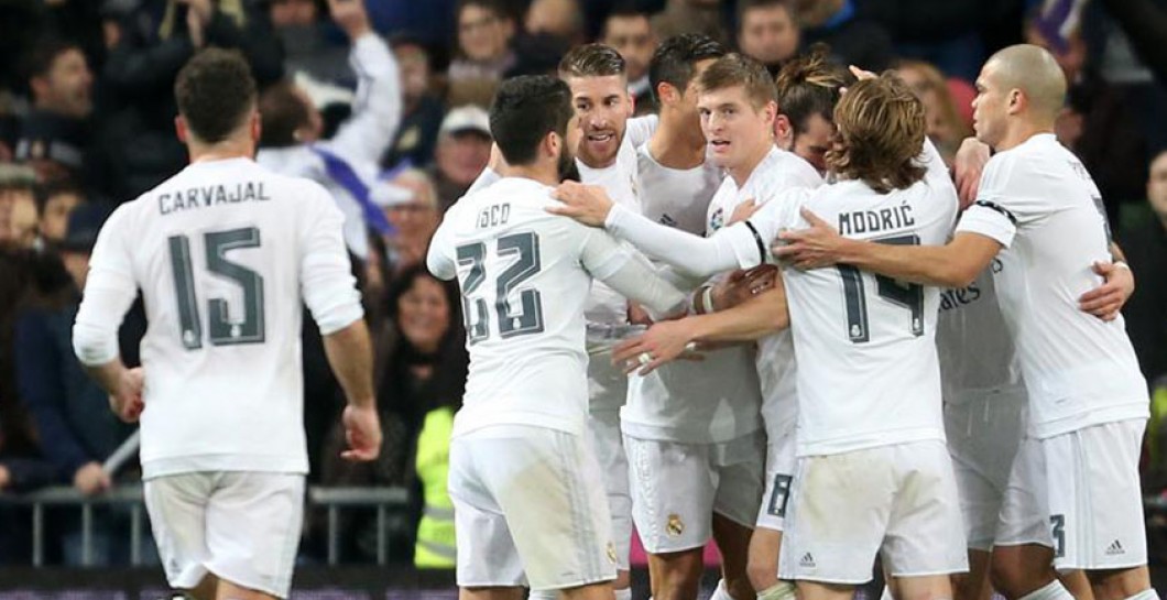 El Real Madrid celebra un tanto al Deportivo