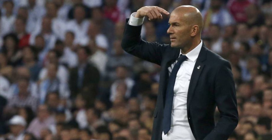 Zidane pide 'cabeza' durante un partido