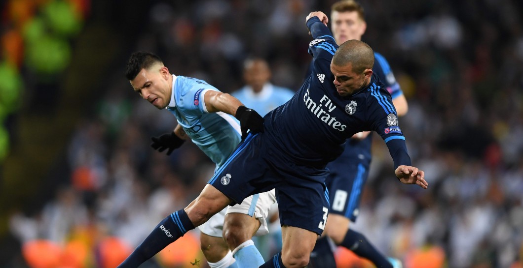 Pepe en el partido contra el Manchester City