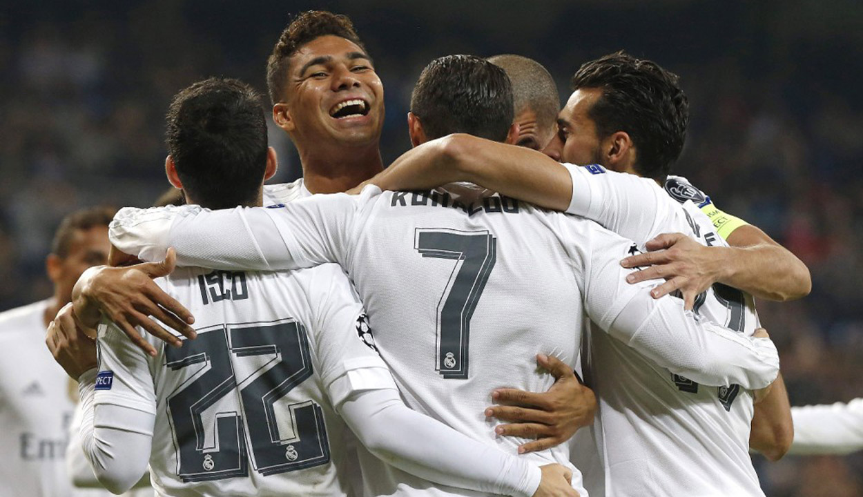 Jugadores del Madrid celebran un gol