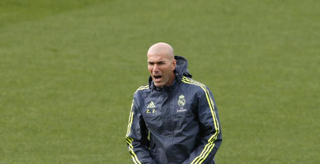 Zidane en un entrenamiento en Valdebebas