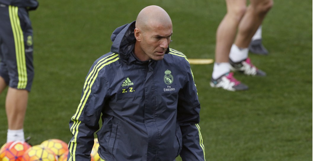 Zidane en un entrenamiento con el Madrid