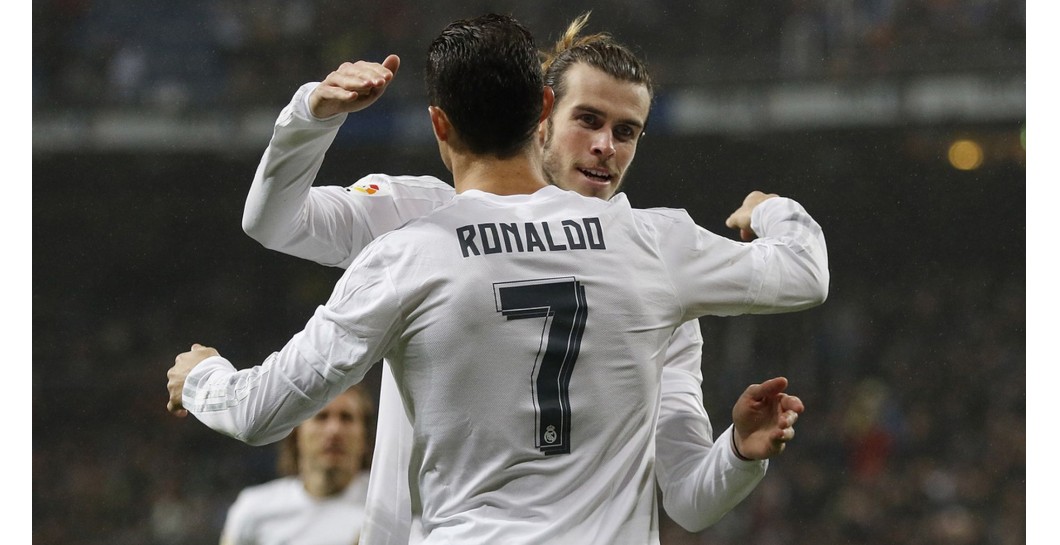 Bale y Cristiano Ronaldo celebran un gol