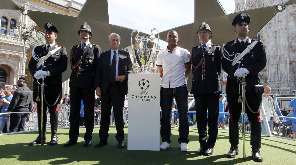 Cafú con la Champions en Milán