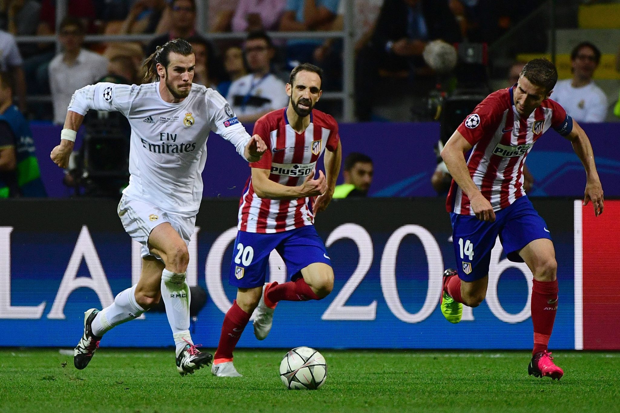 Bale en una carrera durante la final de la Champions