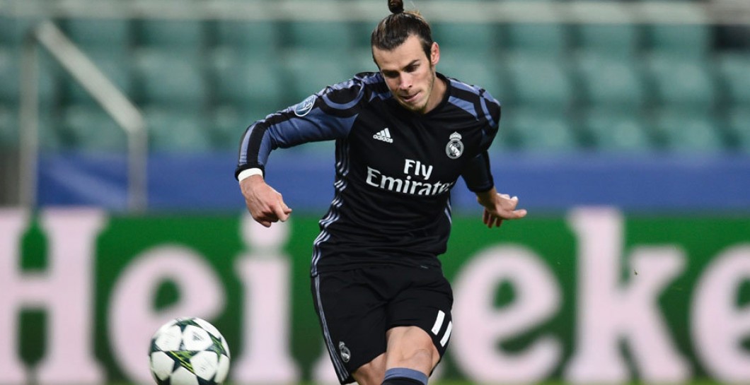 Bale dispara a portería ante el Legia