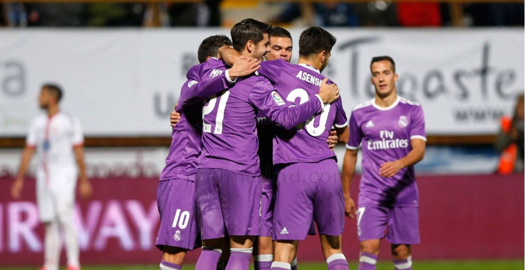 El Madrid celebrando uno de sus goles a la Cultural Leonesa