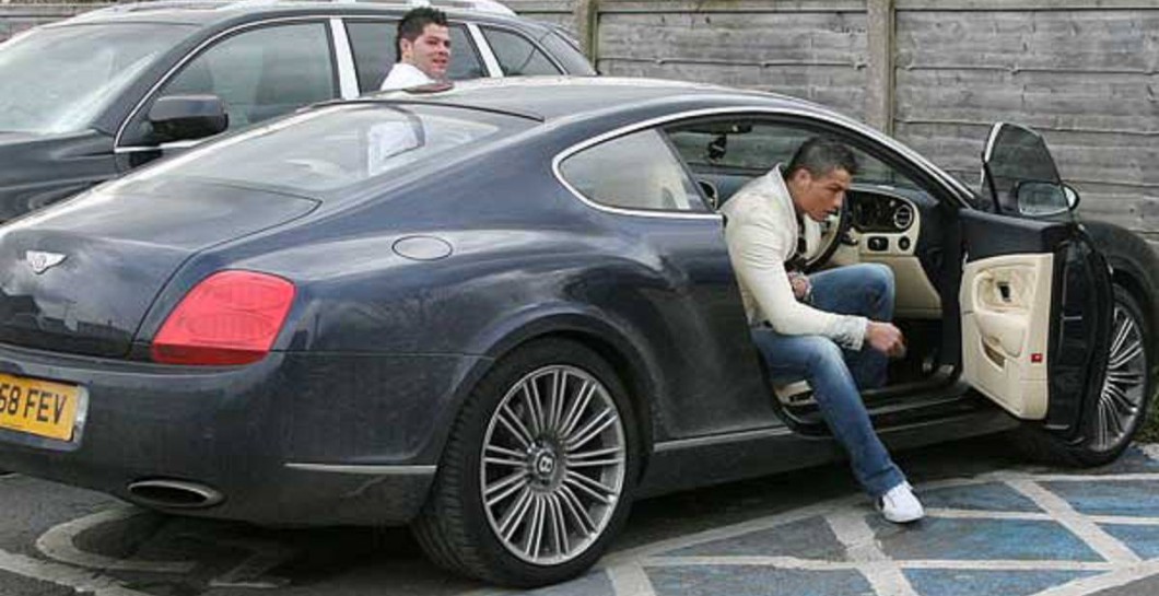 Cristiano Ronaldo en su Bentley