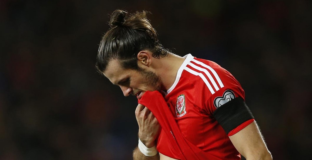 Bale se lamenta tras el empate ante Serbia