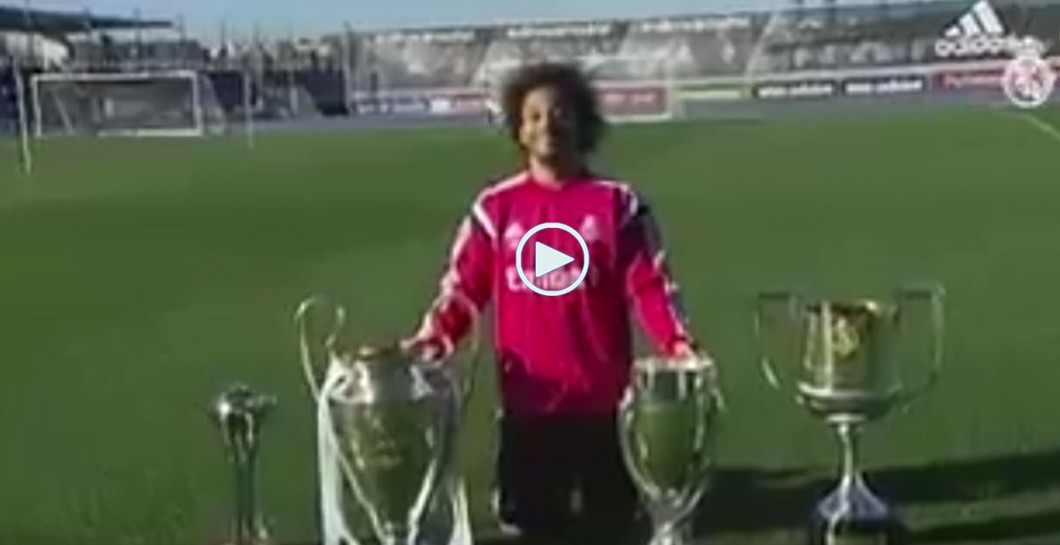Marcelo posa con algunos de los trofeos que ha conquistado