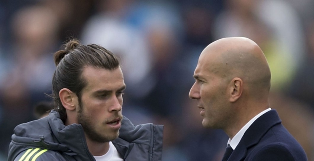 Zidane saluda a Bale tras un partido
