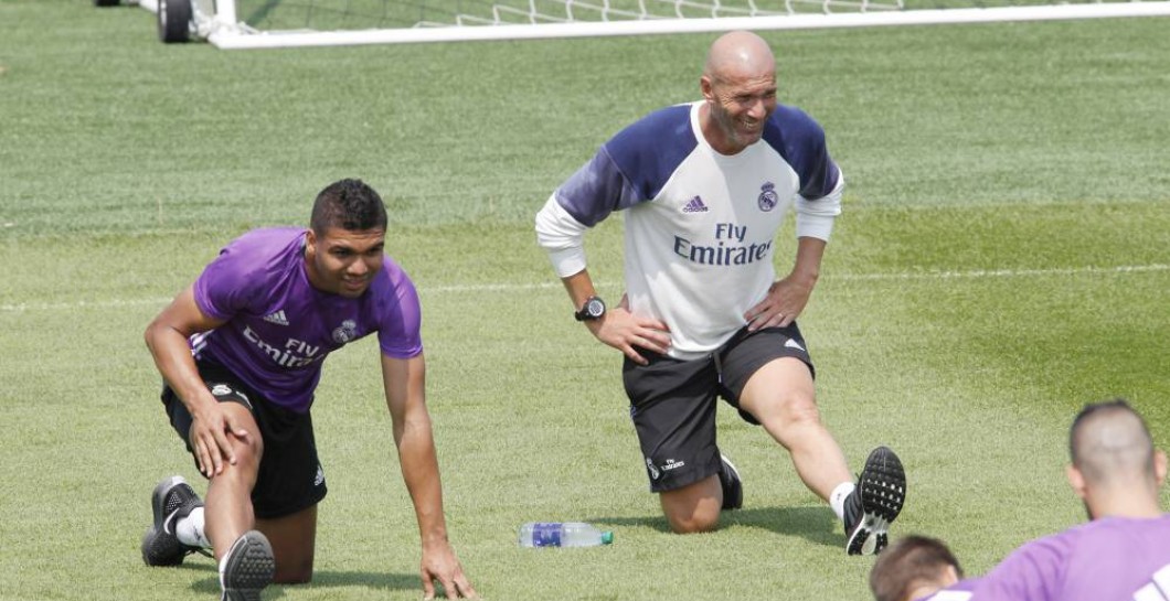 Zidane y Casemiro en un entrenamiento de esta temporada