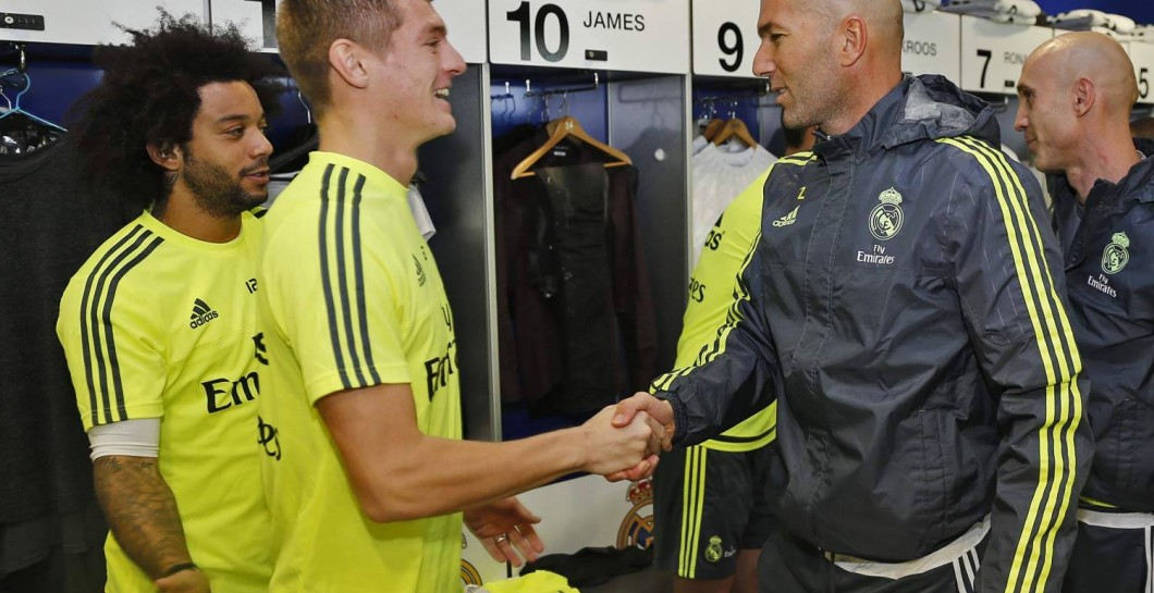 El saludo de Kroos a Zidane en el vestuario