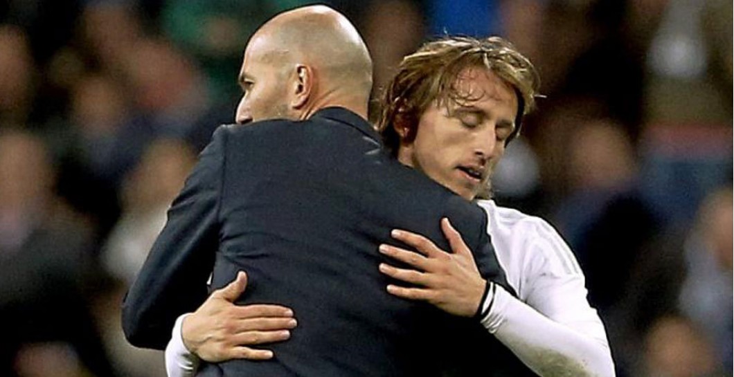 Zidane, Modric, abrazo