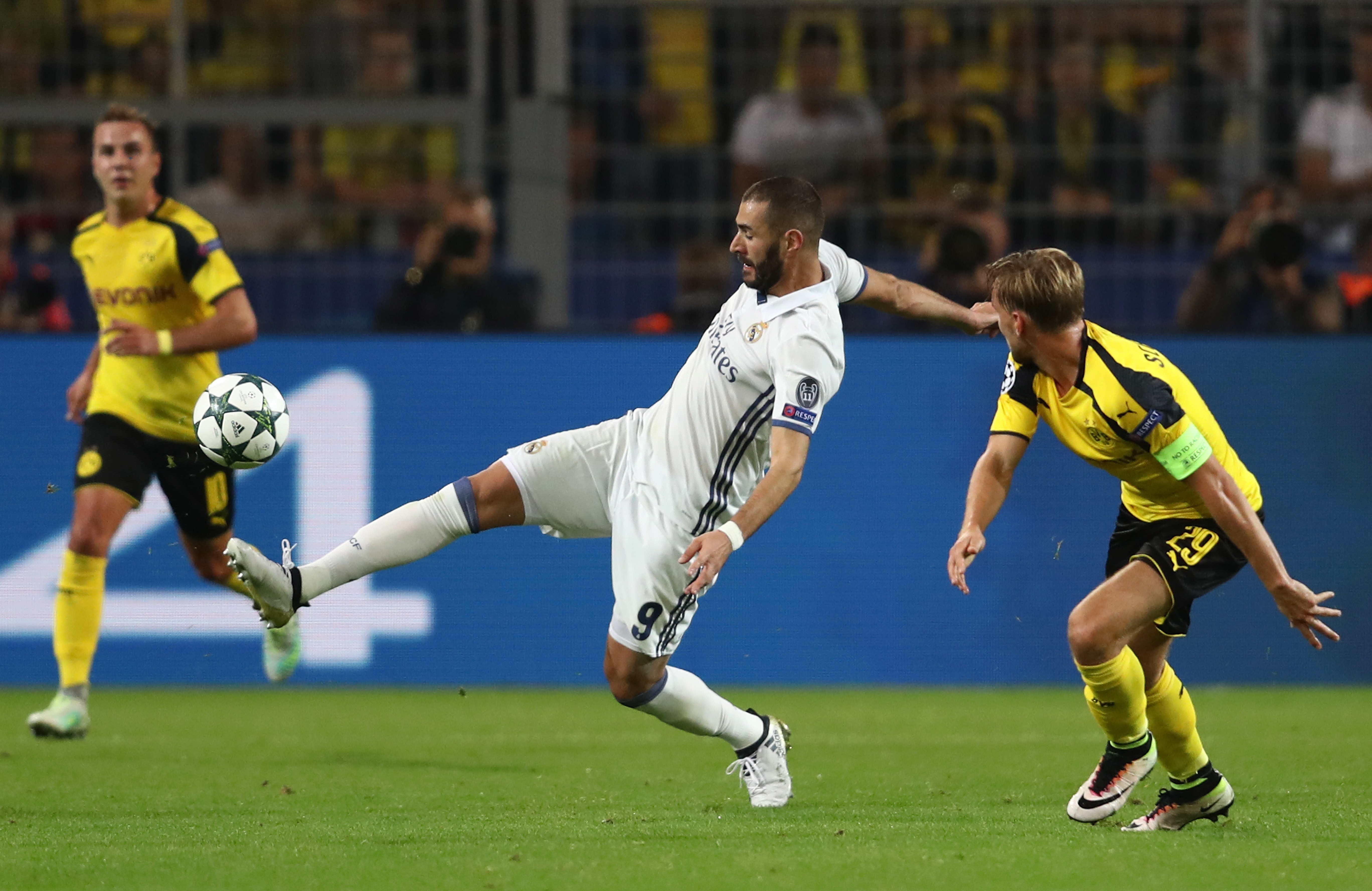 Benzema en el partido contra el Dortmund