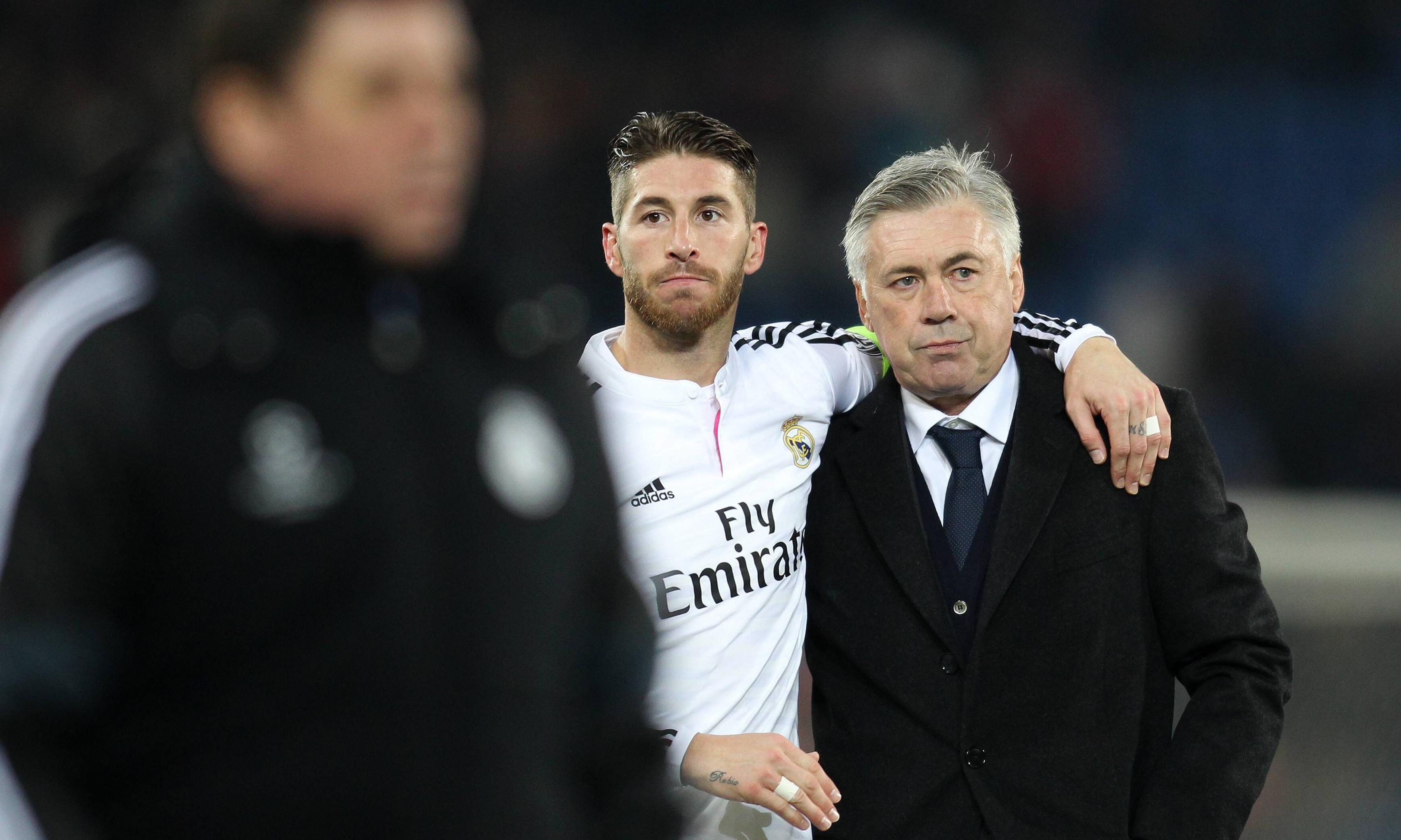 Ramos y Carlo Ancelotti se abrazan en 2014