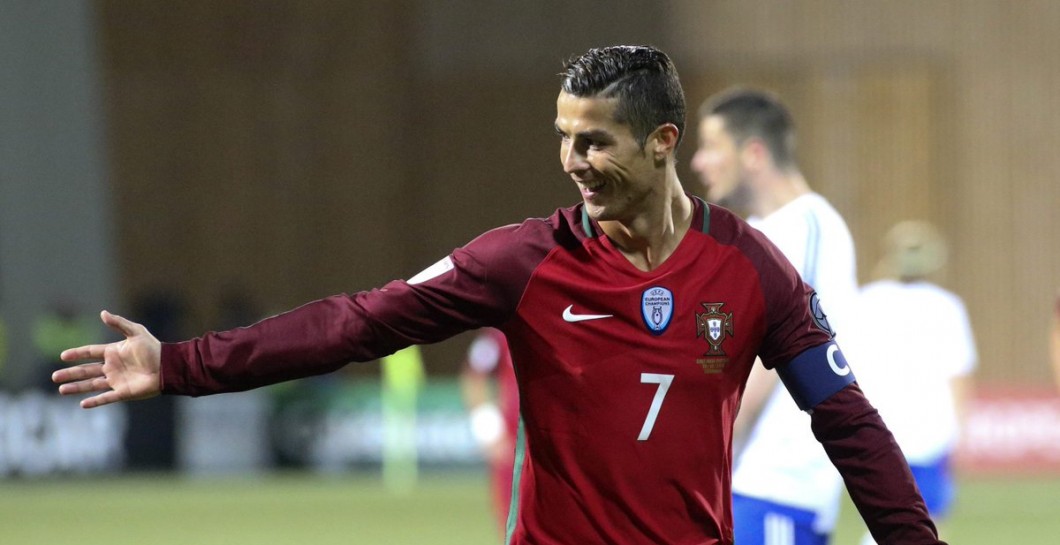 Cristiano Ronaldo en su partido ante Islas Feroe