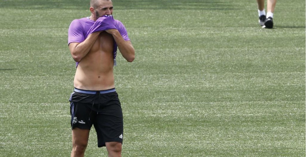 Benzema suda en un entrenamiento del Real Madrid
