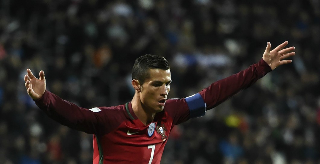 Cristiano celebra uno de sus últimos goles con Portugal