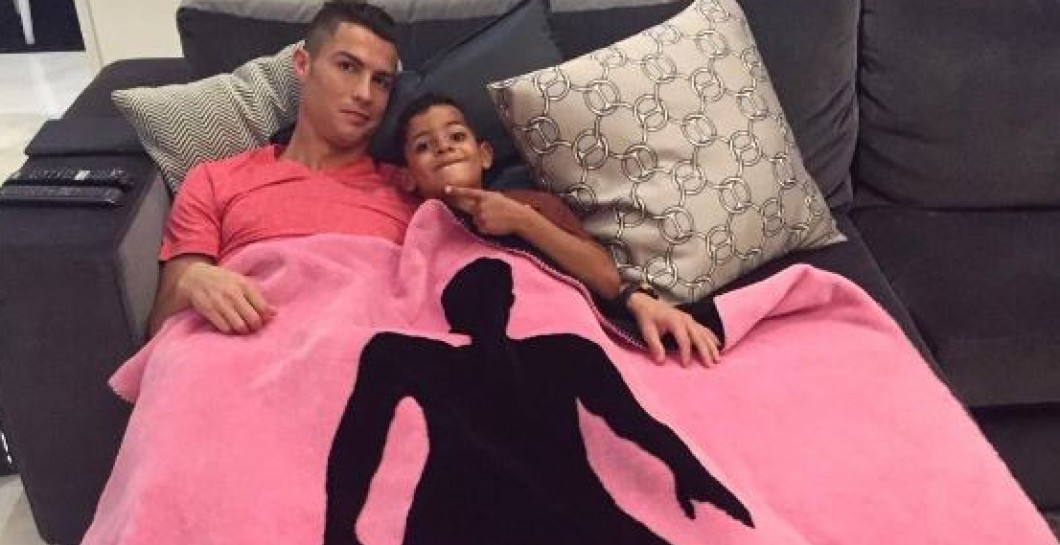 Cristiano Ronaldo, manta solidaria, cáncer de mama