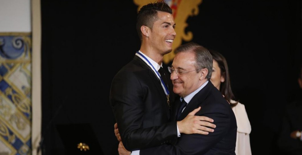 Cristiano se abraza a Florentino Pérez