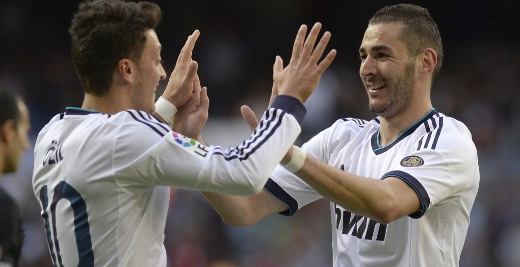 Benzema y Özil en un partido con el Madrid