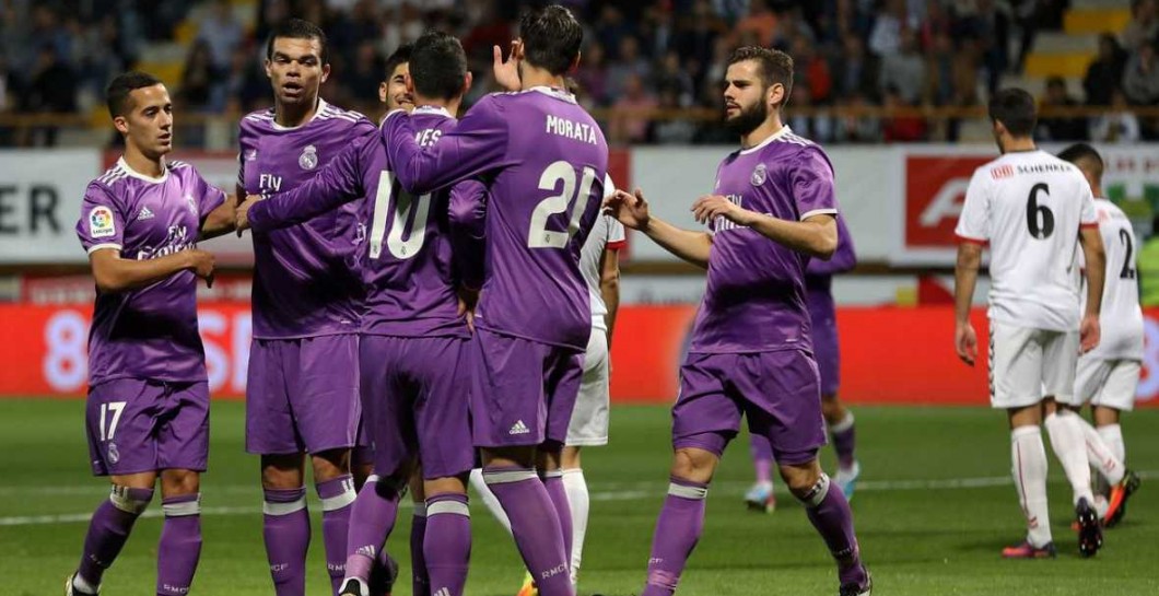 El Real Madrid celebra uno de sus goles a la Cultural Leonesa