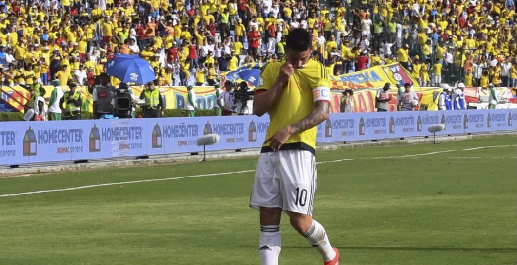 James besa el escudo de Colombia tras marcar a Venezuela