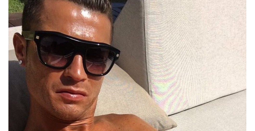 Cristiano Ronaldo, tomando sol