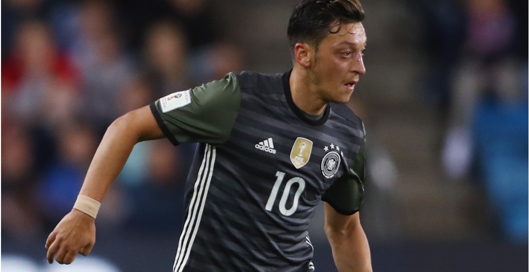 Özil en un partido con Alemania