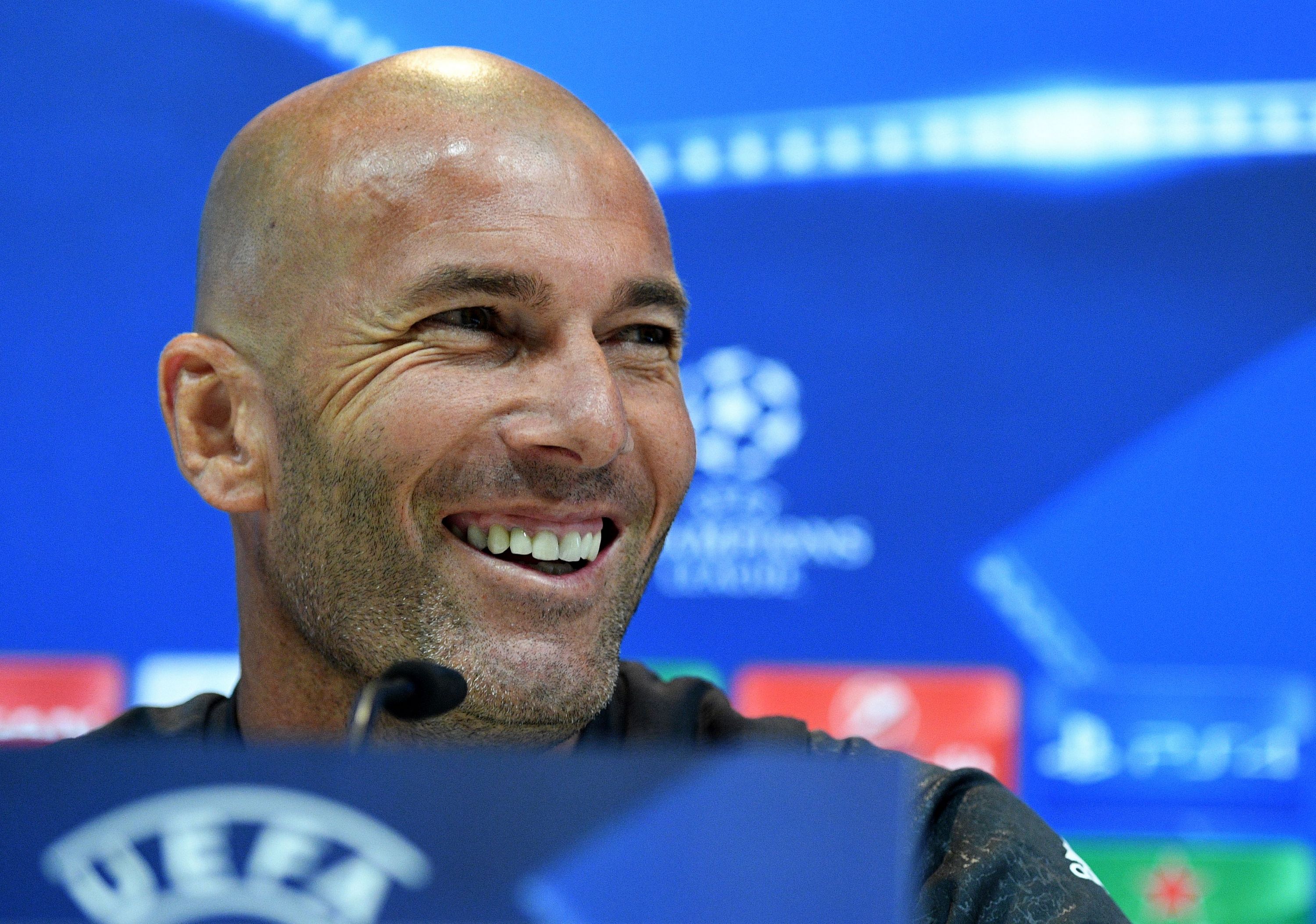 Zidane sonríe en rueda de prensa