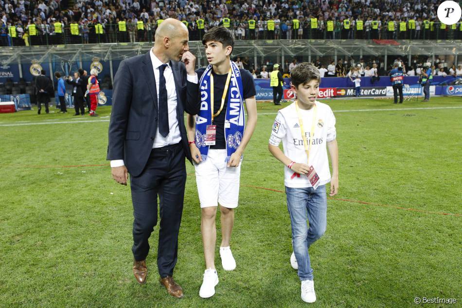Zidane charla con sus hijos Theo y Elyaz