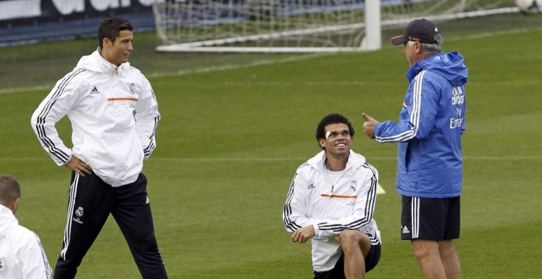Ancelotti en un entrenamiento con el Madrid