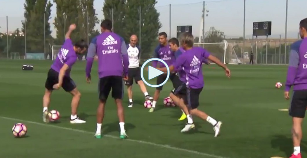 El espectacular pase de tacón de Bale durante el entrenamiento