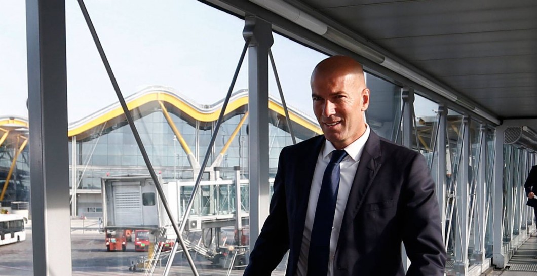 Zidane durante su viaje a Dortmund