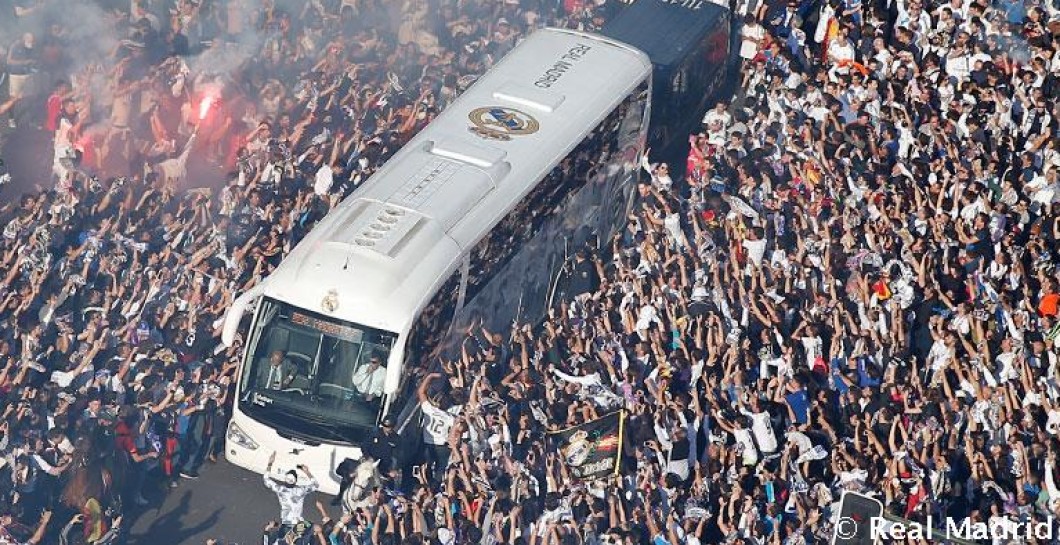 Autobús llegando al Bernabéu