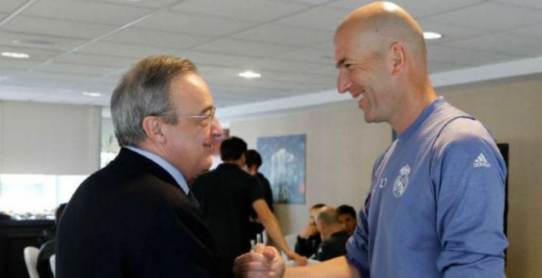Saludo entre Zinedine Zidane y Florentino Pérez